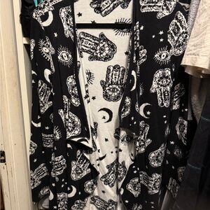 Hot Topic Black and White Graphic Sweater